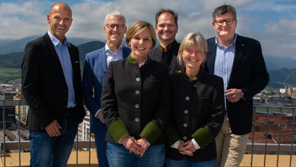 (v. l.): Hubert Siller (Leiter MCI Tourismus &ampamp; Freizeitwirtschaft), Christian Bauer (MCI Lektor und GF Connect Competence), Katrin Rieser (Projektverantwortliche „Job-Life Achensee“), Hans Entner (Obmann Achensee Tourismus), Loisi Rieser (Gastwirtin, Vizebürgermeisterin Achenkirch) und Martin Tschoner (GF Achensee Tourismus)