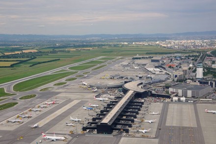 Der Flughafen in Wien von oben