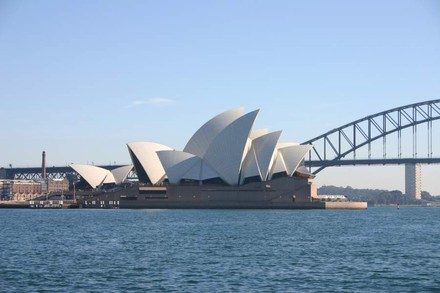 Das Sydney Opera House vom Wasser aus