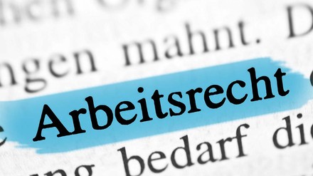 Schriftzug „Arbeitsrecht“