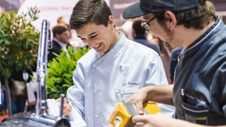 Gastronomie und Hotellerie freuen sich nach einem Jahr Zwangspause auf den Branchentreff auf der “Alles für den Gast”. (© RX Austria&Germany/Felix Braune)
Impressionen von der Fachmesse „Alles für den Gast“