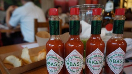 Vier Fläschchen McIlhenny Co. Tabasco