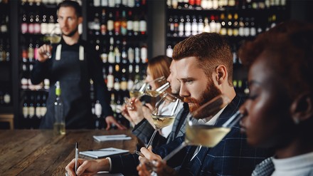 Sommeliers testen Wein