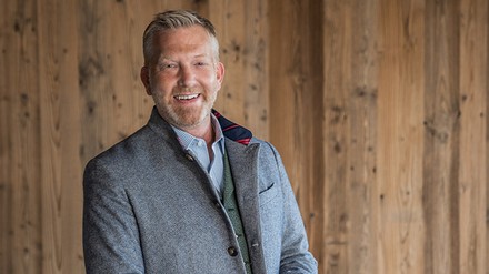 Der Schweiz-Amerikaner Nikolai Bloyd ist der neue Managing Director des Grassauer Resorts „Das Achental“.