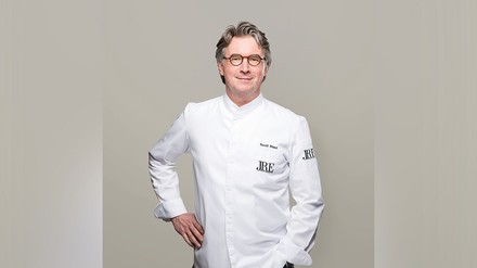 JRE-Ehrenpräsident Harald Rüssel stiftet zum 30-jährigen Bestehen seines Restaurants ein Meister-Stipendium.
