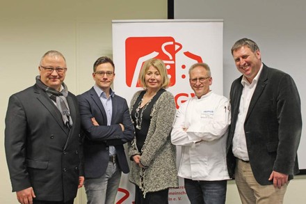 Fünf Würdenträger des Arbeitskreises Gemeinschaftsverpflegung