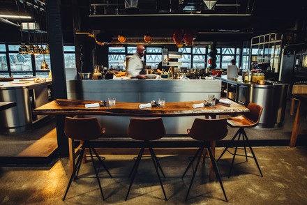 Blick in die Küche des Hamburger Restaurants 100/200