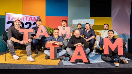 Die zukünftigen Betreiber des „Le Big TamTam“: (v. l. n. r.) Patrick Rüther, Axel Ohm, (hinten v. l. n. r.) Samet Kaplan, Niels Betschneider, Valentin Broer, Burhan Schawich, (vorne) Miguel Zaldívar, Björn Juhnke, Vena Steinkönig (Foto: © Hanseviertel)