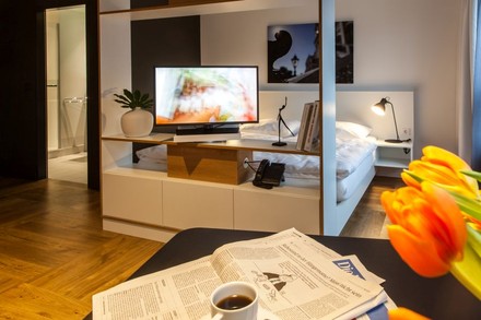 Ein Zimmer im neue Teddy Kollek Haus in Wien von innen