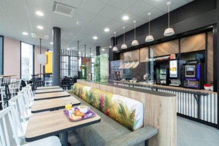 Das B&B Hotels nahe Paris von innen