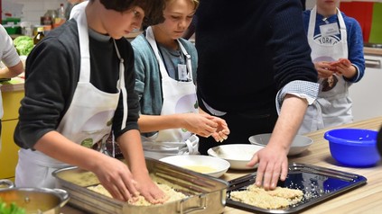 Tim Mälzer berührt Schnitzel