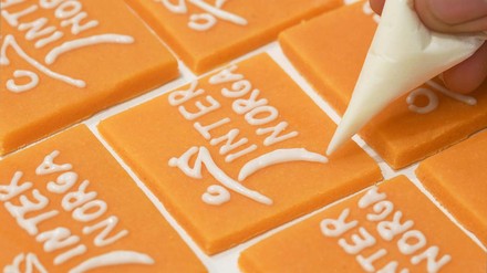 Fondate-Plättchen die mit dem Schriftzug „Internorga“ versehen werden