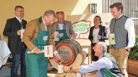 Anstich des Stiegl Herbstgold-Bieres