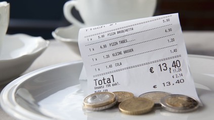 Restaurantrechnung mit Trinkgeld