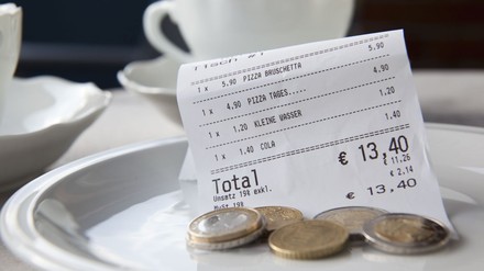 Restaurantrechnung mit Trinkgeld