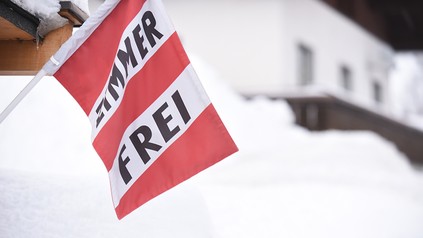 Ein Zu-vermieten-Schild an einem Privathaus