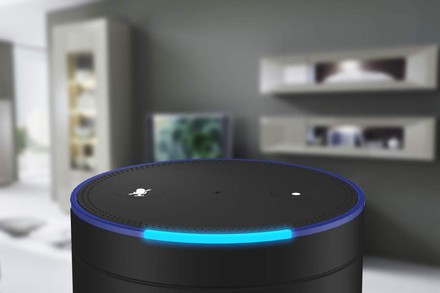 Die sogenannte Amazon Alexa in einem Wohnzimmer