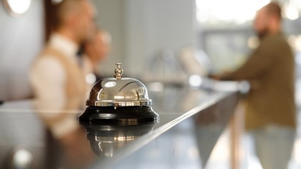 Eine Hotelrezeption