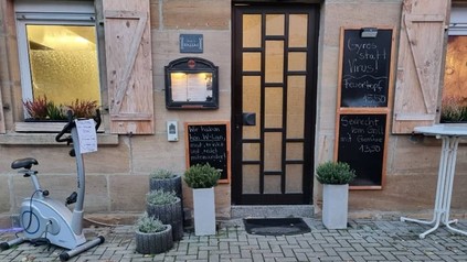Eine Runde strampeln wird bei dem Griechen Andonis Dallas mit einer Runde Ouzo belohnt.