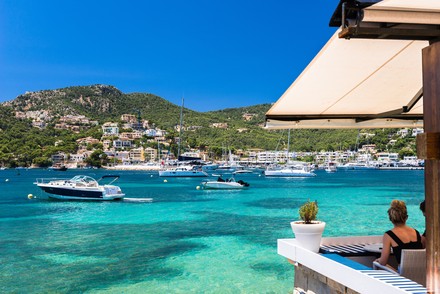 Ein Meer- und Bergpanorama in Mallorca