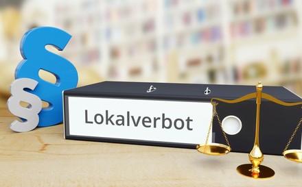 Ordner mit Aufschrift „Lokalverbot“