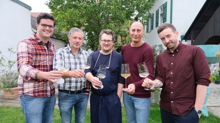 Sommelier Simon Schubert, Winzer Fred Loimer, Koch Roland Huber sowie die beiden Sommeliers Andreas Katona und Dominic Hofer.
