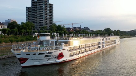 Das schwimmende Hotel auf dem Rhein