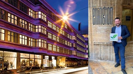 Christian Heidenreich, Operations Manager Hotel Ellington Berlin, nimmt das GreenSign-Zertifikat entgegen