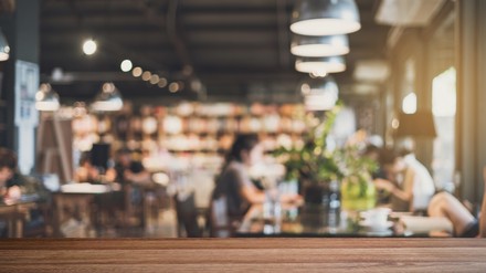 Ein Cafe in einer Bäckerei