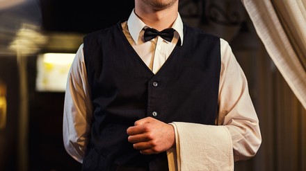 Ein Kellner im Restaurant