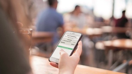 Bestellung am Smartphone über gastronovi
