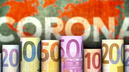 Geld vor ei9nem Corona-Schild