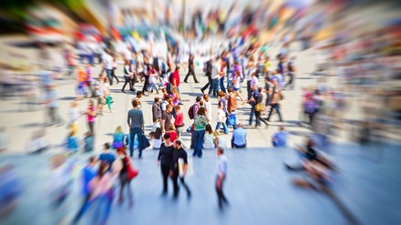 Touristen in einer Stadt