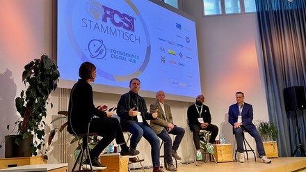 Eine angeregte Diskussion beim 4. Stammtisch des FCSI Deutschland-Österreich.