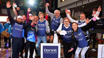 Mit großem Engagement haben die Dorint #HotelHelden beim 24h-Quadrathlon mit Extemportler Joey Kelly rund 15.000 Kalorien verbrannt.