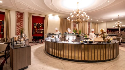 Buffet-Bereich im Hauptrestaurant Les Saisons
