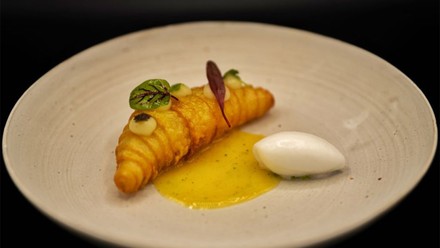 Kartoffelcroissant mit Saiblingskaviar