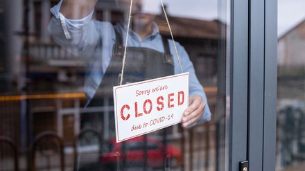 Der Lockdown in Österreich wurde um zehn Tage verlängert. (Foto: © ArtistGNDphotography via GettyImages)
Gastronom schließt das Lokal