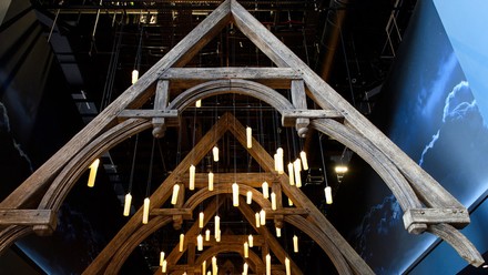 So sitzen die Gäste beim Afternoon Tea in der Food Hall.