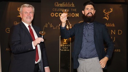 Walter Wallner (l.), Geschäftsführer des österreichischen Glenfiddich-Importeurs Top Spirit und Global Glenfiddich Brand Ambassador Struan Grant Ralph bei der offiziellen Präsentation des Grand Crus