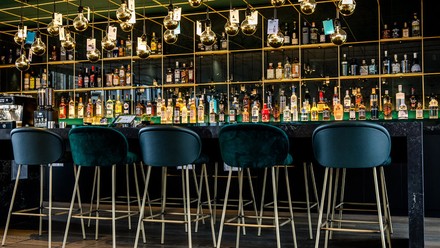 Die Panoramabar im Motel One Rotterdam