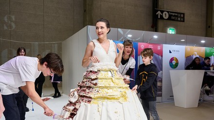 Das Tortenkleid wurde im Anschluss an die Präsentation auch verspeist.