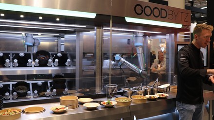 Der voll automatisch kochende Roboter von Goodbytz war eines der Highlights auf der Internorga. (Foto: © HOGAPAGE/Sarah Kleinen)