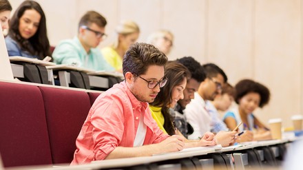 Studenten im Hörsaal.