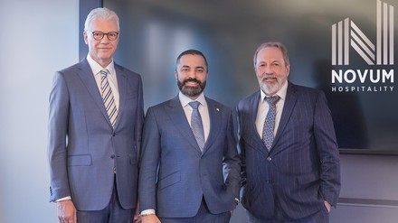 David Etmenan, Chief Executive Officer & Owner (Mitte) mit den Aufsichtsratsmitgliedern Thomas Willms und Prof. Stephan Gerhard.