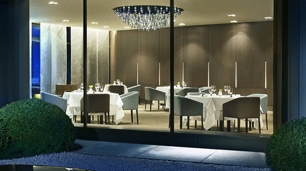 Das Restaurant Aqua hat die Test-Esser des Guide Michelin erneut überzeugt. (Foto: © Marriott International)