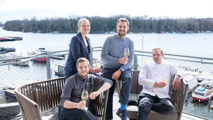 Erste Reihe v.l.n.r Küchenchef Frederik Grieb und Florian Glauert, dahinter Matthias Brandweiner und Katharina Bambach.