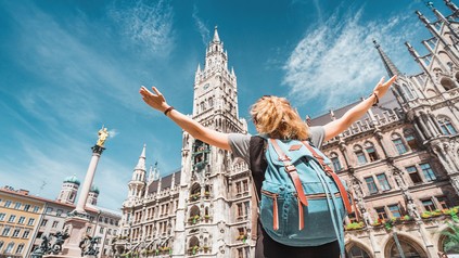 Touristin vor dem Rathaus in München