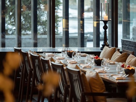 Das Restaurant verwöhnt Gäste mit feinster Kulinarik. (Foto: © The Chedi Andermatt)