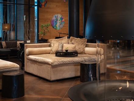 In der Lobby des Hotels "The Chedi Andermatt" kommt jeder Gast zur Ruhe. (Foto: © The Chedi Andermatt)